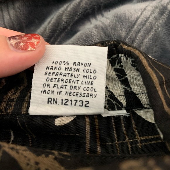 Hawaiian Shirt Large Coconut Buttons Black - Picture 8 of 9